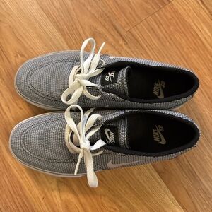 Nike Men's Gray and White Sneakers